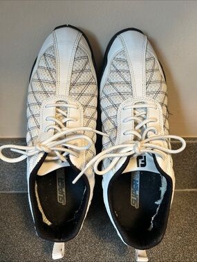 FootJoy White Women’s Golf Shoes. Size 8.5M EUC
